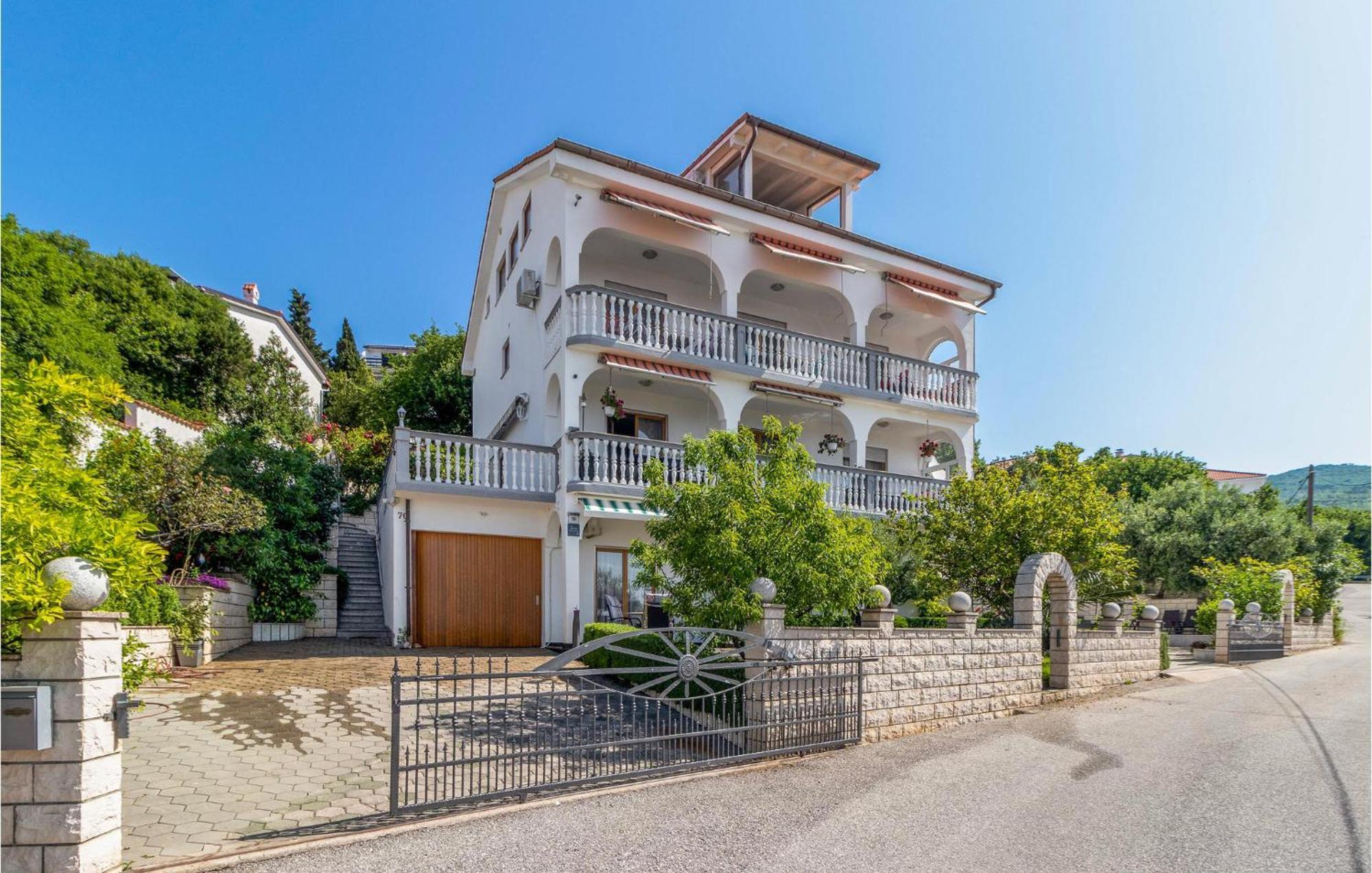 1 Bedroom Cozy Apartment In Crikvenica Bagian luar foto