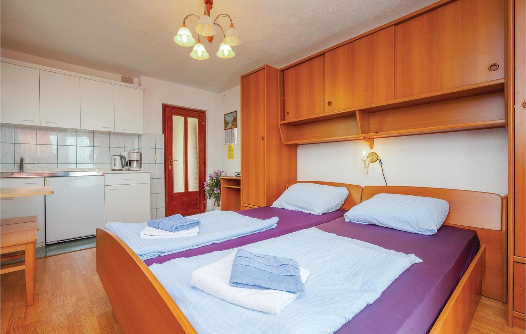 1 Bedroom Cozy Apartment In Crikvenica Bagian luar foto