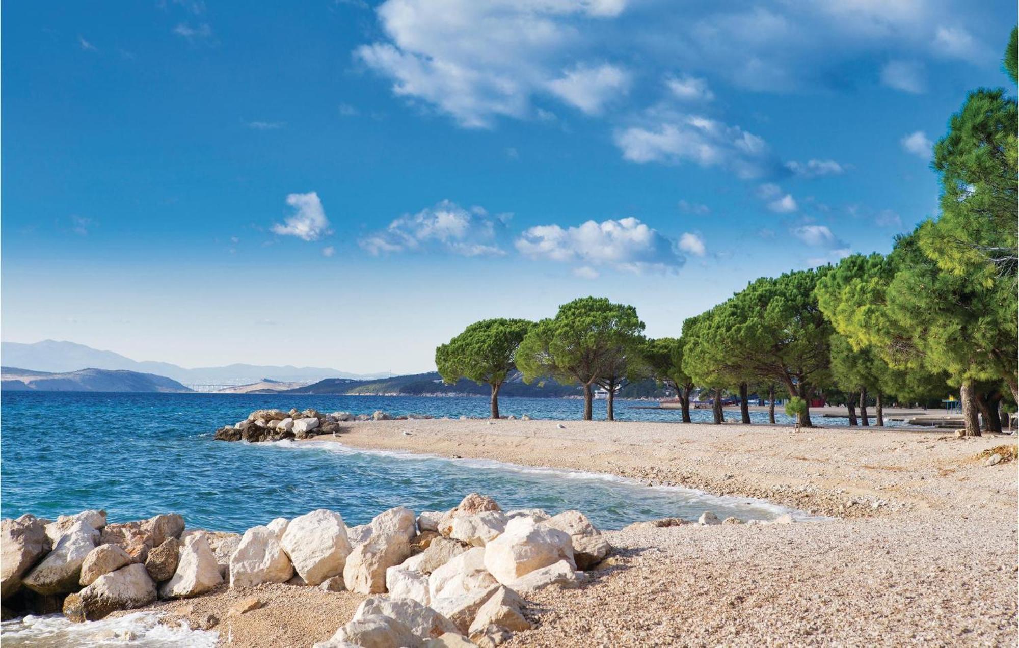 1 Bedroom Cozy Apartment In Crikvenica Bagian luar foto