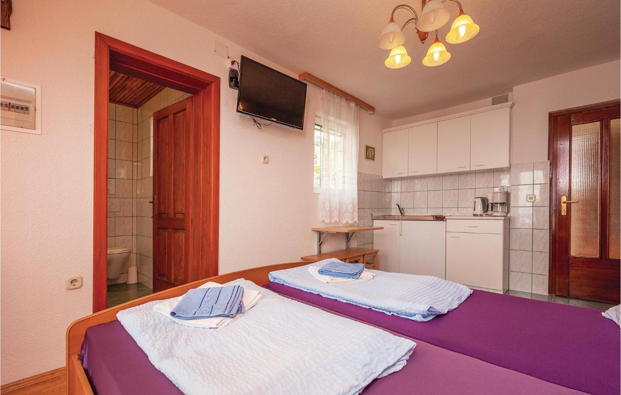 1 Bedroom Cozy Apartment In Crikvenica Bagian luar foto