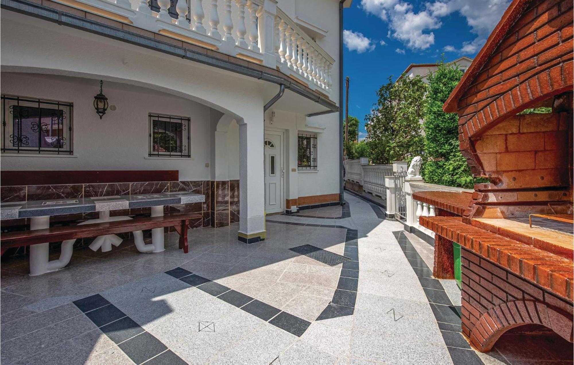 1 Bedroom Cozy Apartment In Crikvenica Bagian luar foto