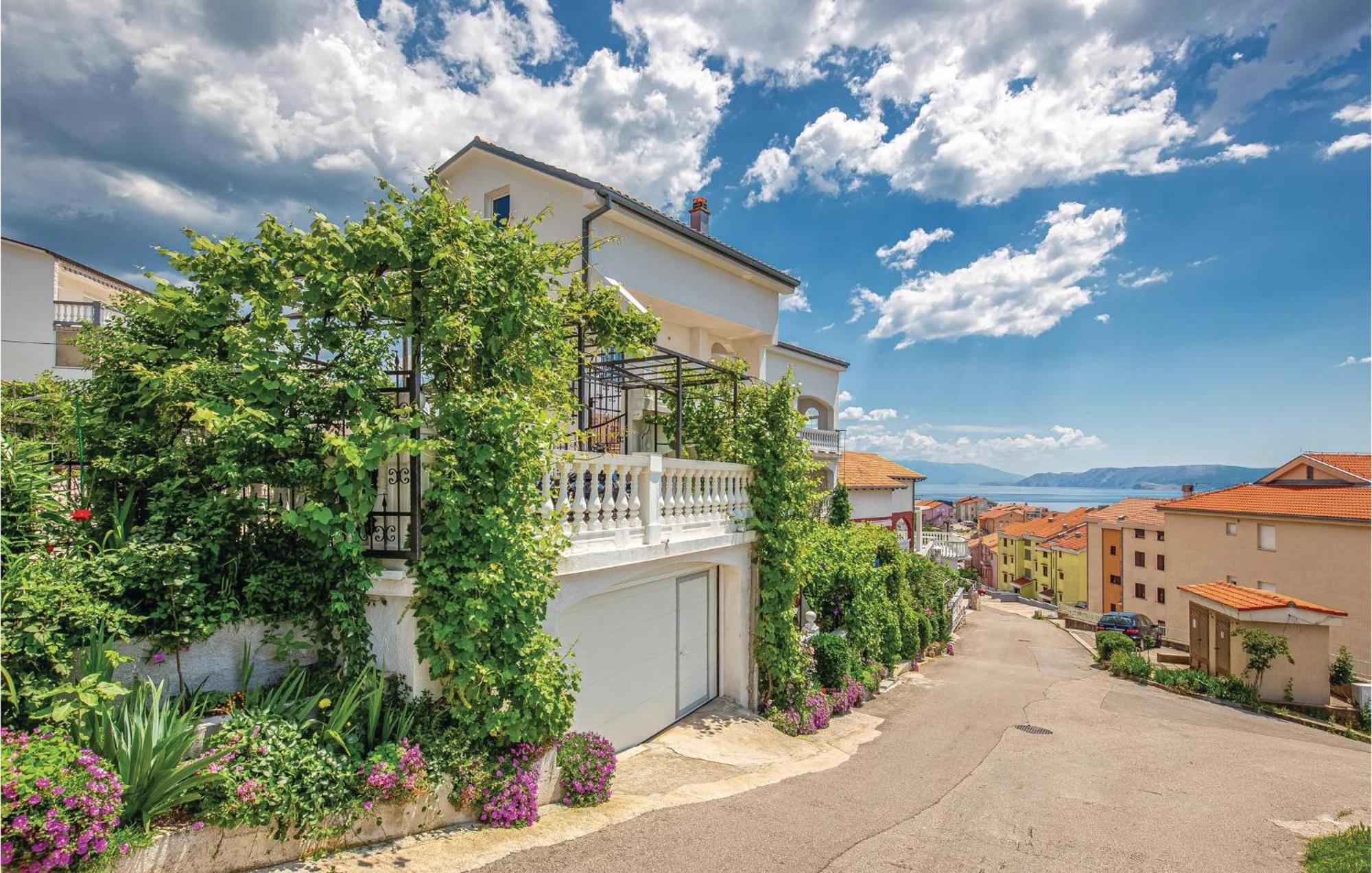 1 Bedroom Cozy Apartment In Crikvenica Bagian luar foto