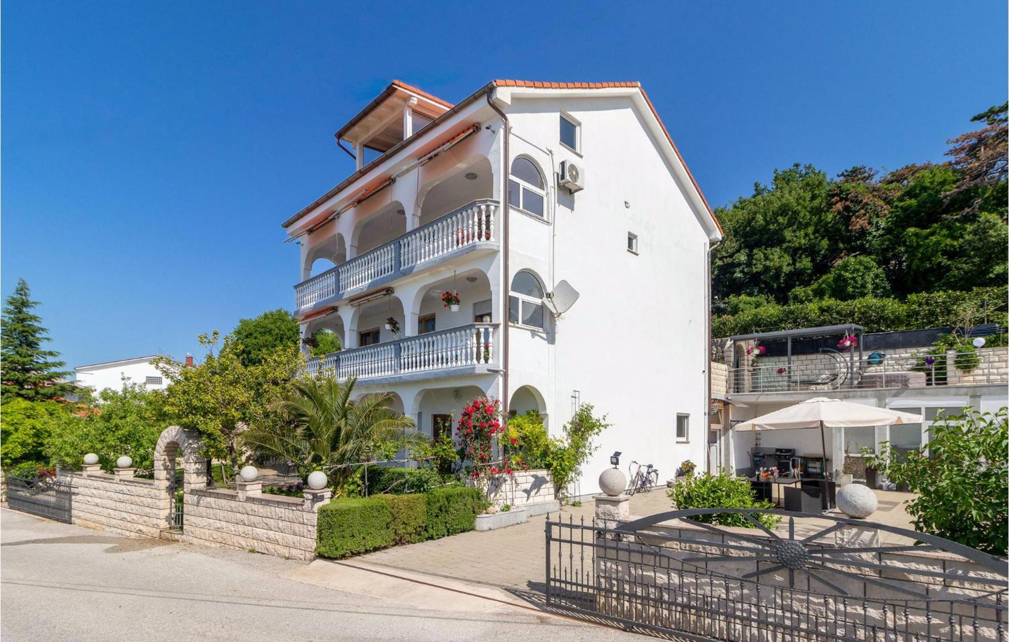 1 Bedroom Cozy Apartment In Crikvenica Bagian luar foto