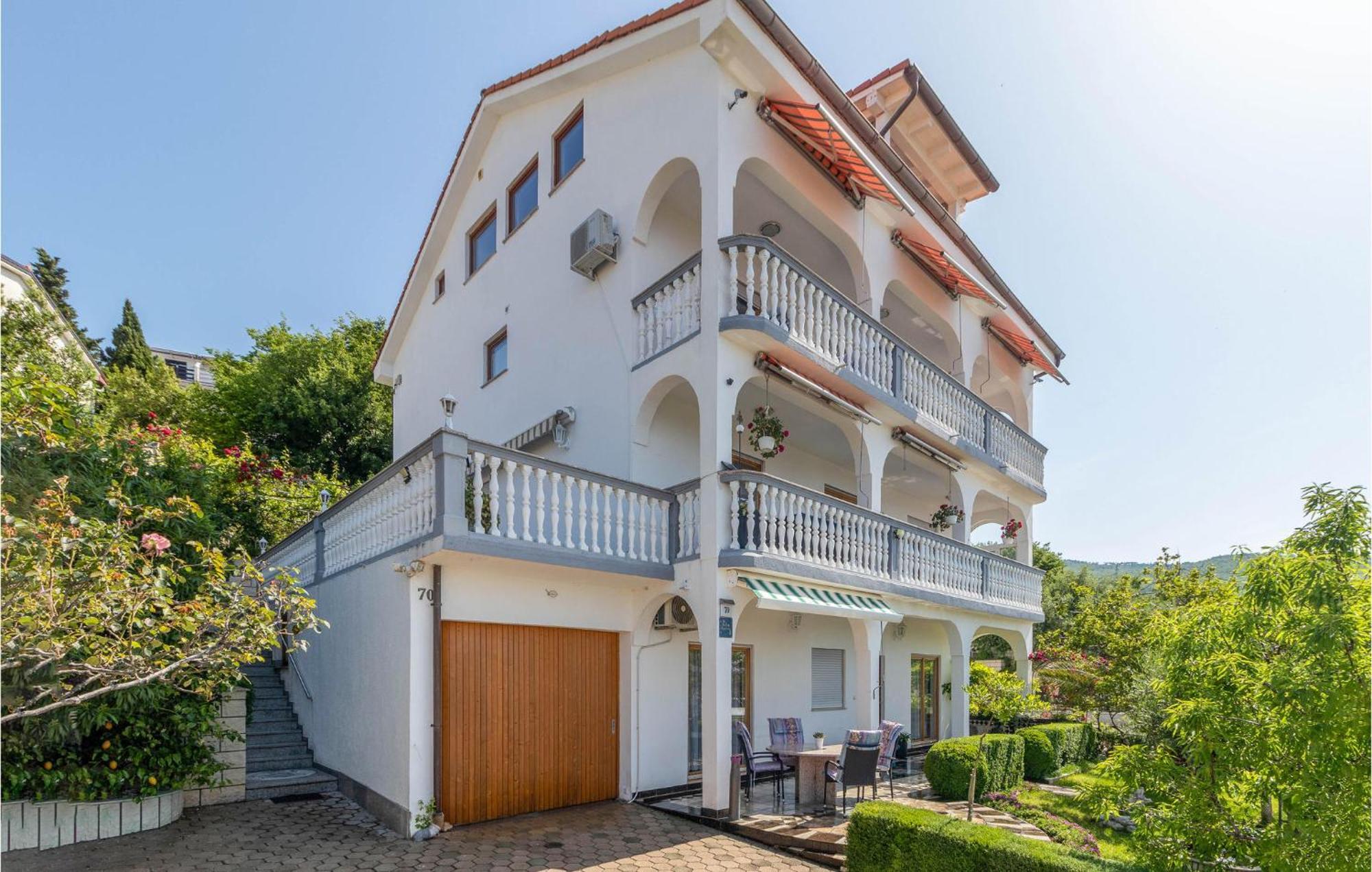 1 Bedroom Cozy Apartment In Crikvenica Bagian luar foto