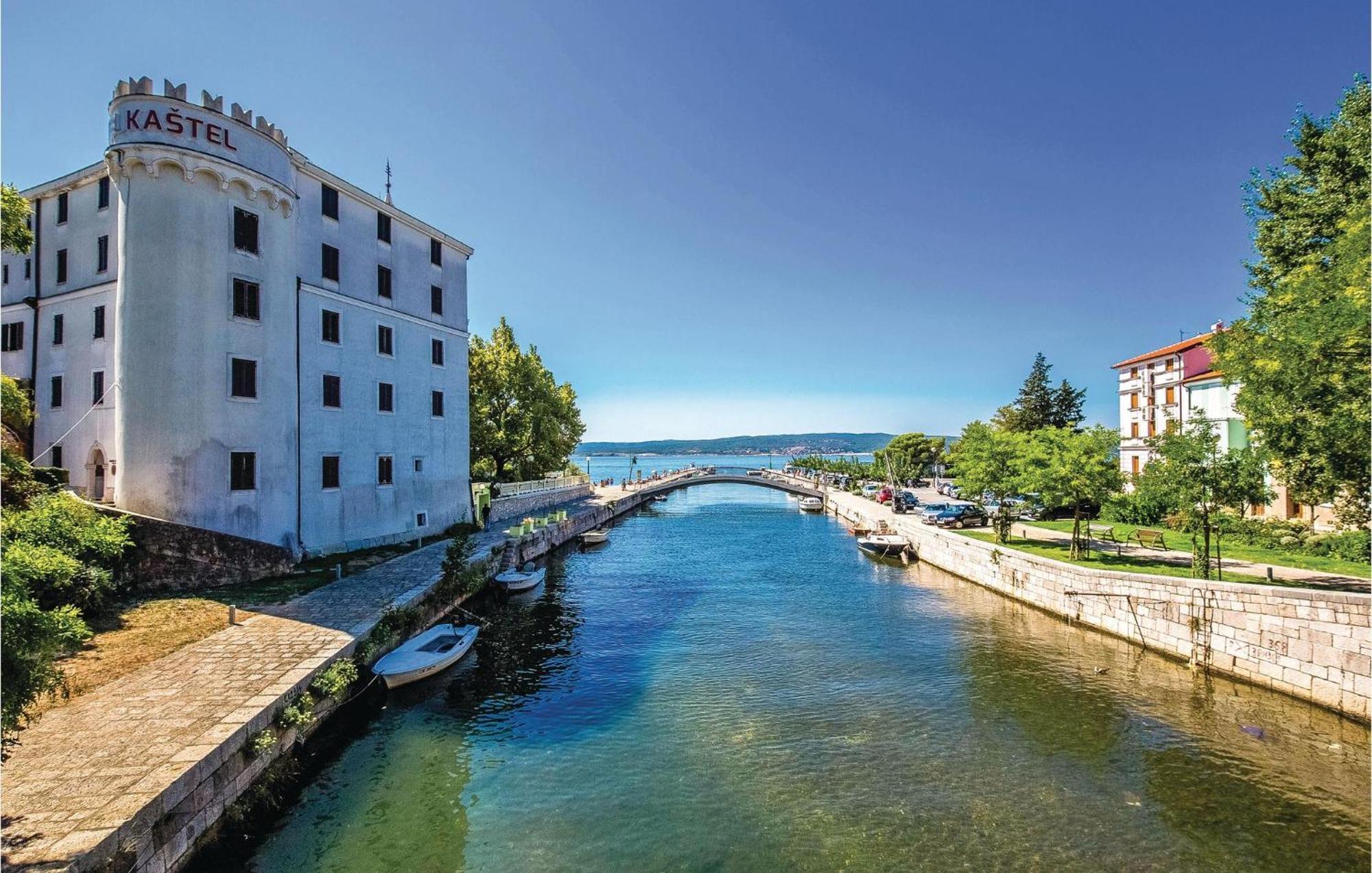 1 Bedroom Cozy Apartment In Crikvenica Bagian luar foto