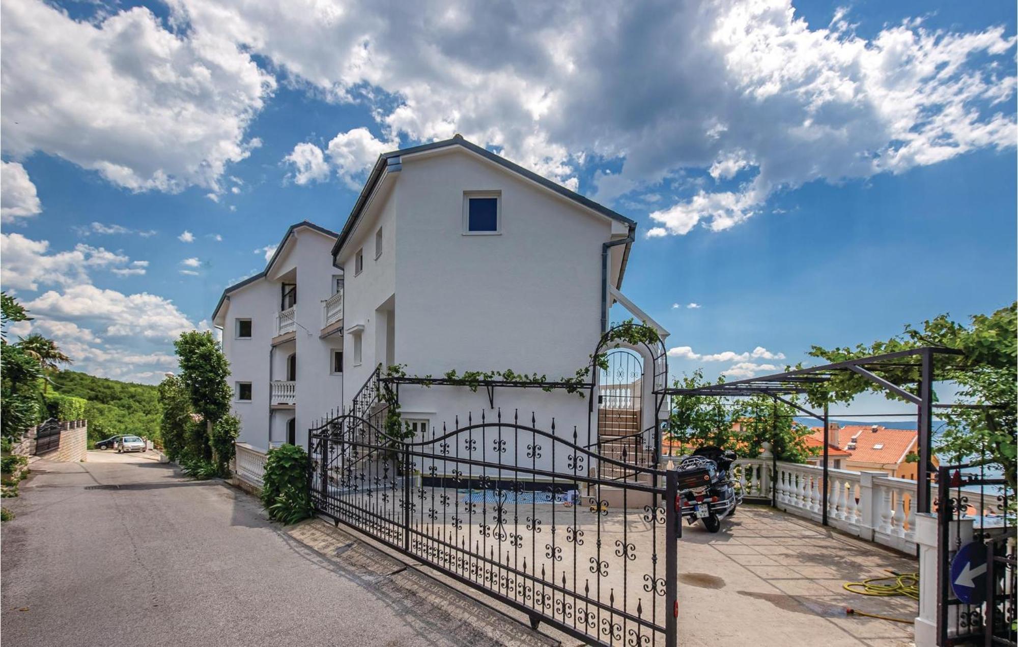 1 Bedroom Cozy Apartment In Crikvenica Bagian luar foto