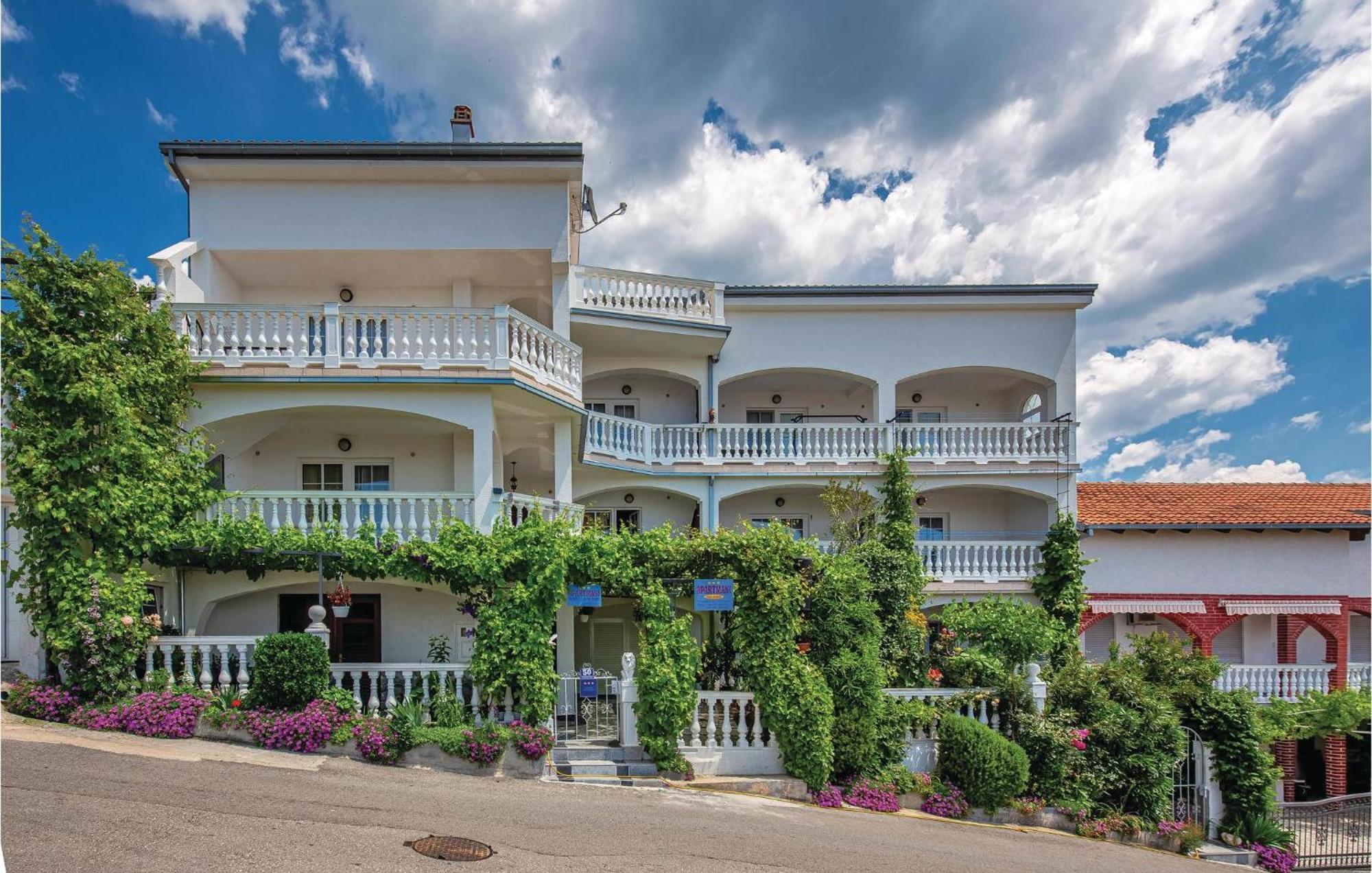 1 Bedroom Cozy Apartment In Crikvenica Bagian luar foto